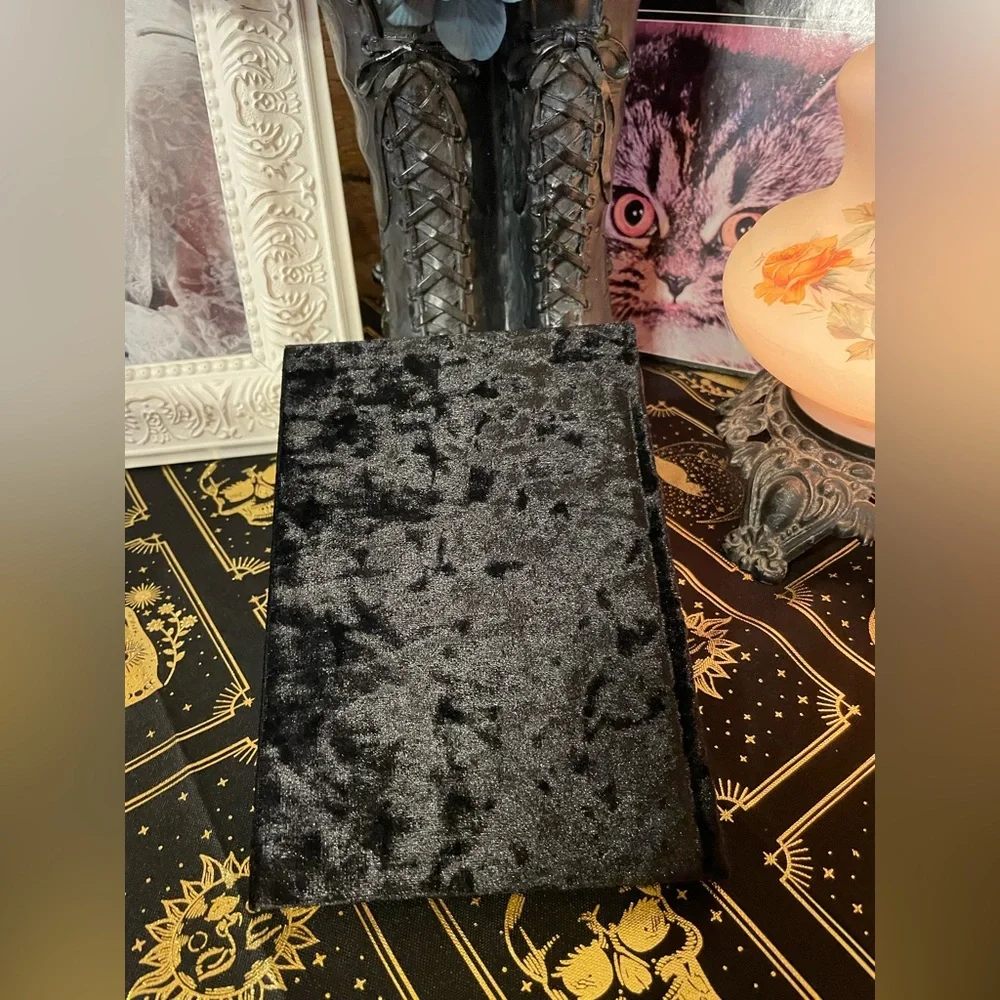 NWOT ECCOLO Black Velvet Covered CHARMED Journal